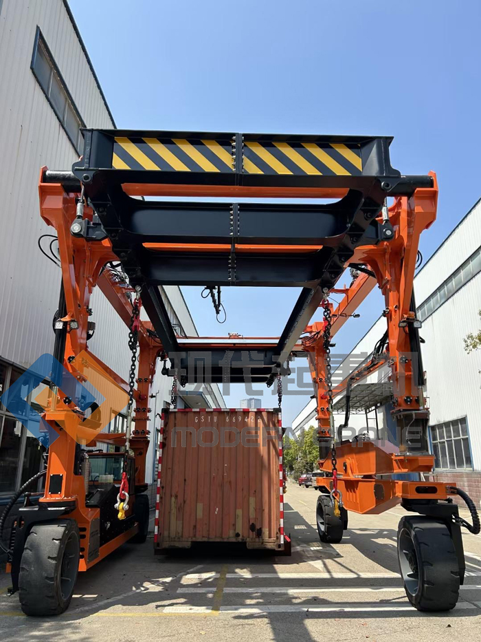 60噸跨運車